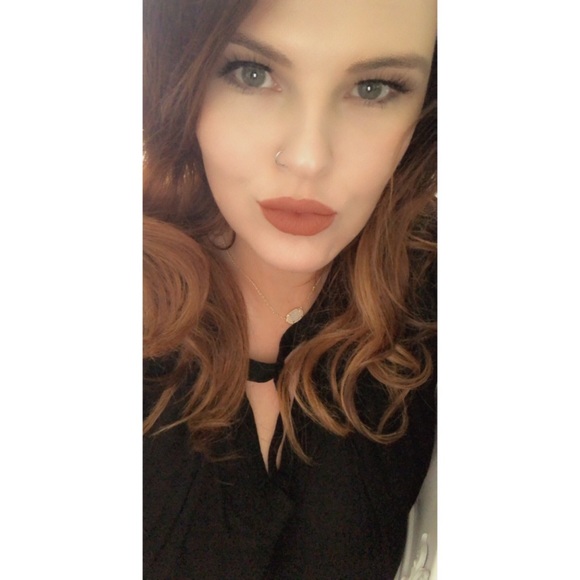 Meet your Posher, Laura - Picture 3 of 3